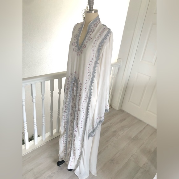 White chiffon long kaftan dress. - Picture 3 of 15